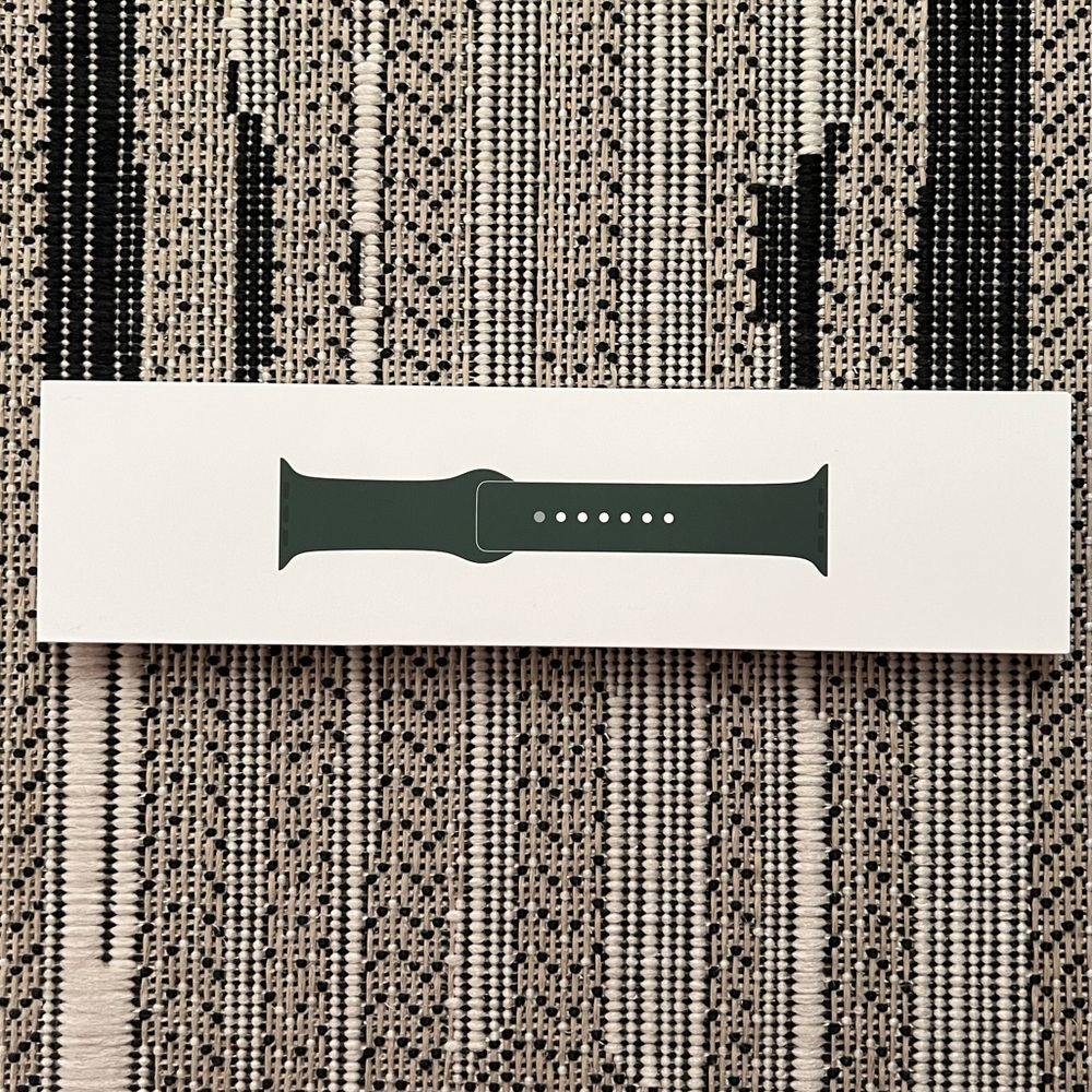 Apple Watch 41 mm clover sport band new in box still sealed